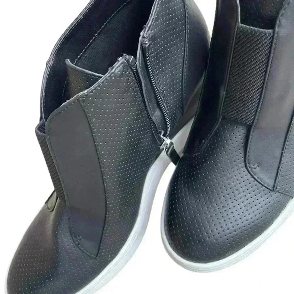 MIA Christie woman’s wedge booties black size 8.5 side zipper. Never worn - Picture 4 of 6